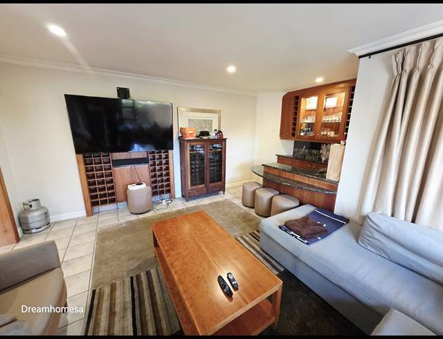 4 BEDROOM PROPERTY TO RENT IN RIVER CLUB